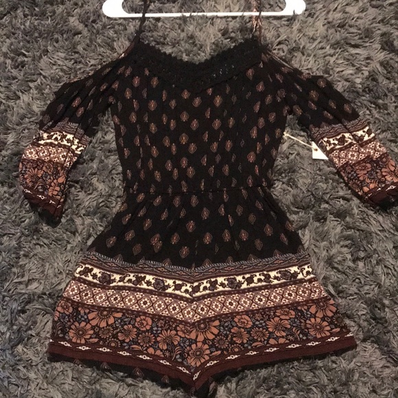 Forever 21 Pants - 🌟 Forever 21 Off Shoulder Romper